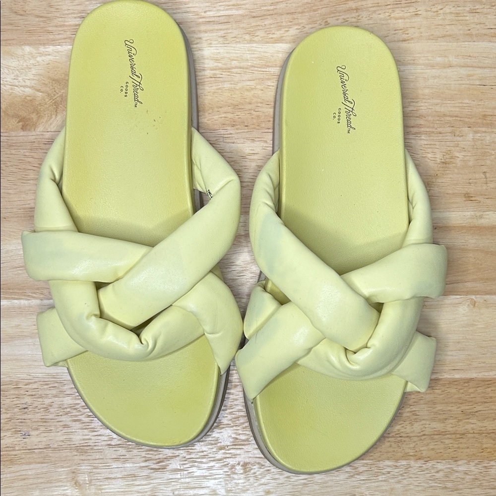 Universal Thread Light Yellow Knotted Slide Sandals